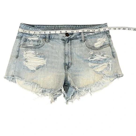 American Eagle Distressed Denim Short Size: 10 - Picture 3 of 8
